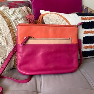 Fossil Crossbody in Fuchsia/Coral/Pink